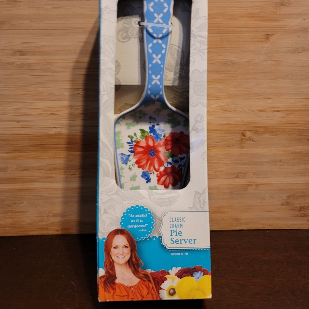 NIB Pioneer Woman Classic Charm server